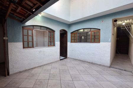 Casa para alugar com 253m², 4 quartos e 4 vagas Casa para alugar com 253m², 4 quartos e 4 vagasÁrea comum