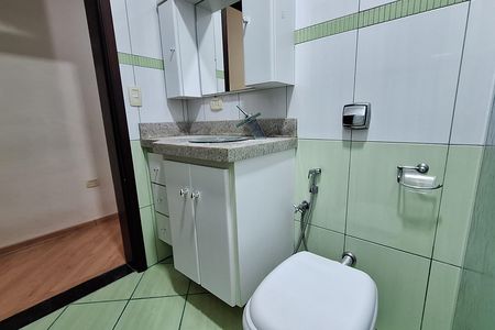 Casa para alugar com 253m², 4 quartos e 4 vagas Casa para alugar com 253m², 4 quartos e 4 vagasBanheiro social