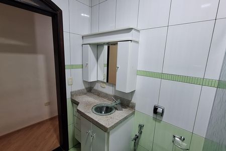 Casa para alugar com 253m², 4 quartos e 4 vagas Casa para alugar com 253m², 4 quartos e 4 vagasBanheiro social