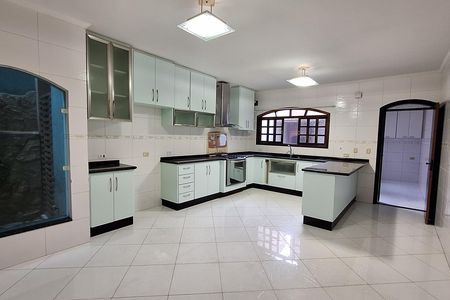 Casa para alugar com 253m², 4 quartos e 4 vagas Casa para alugar com 253m², 4 quartos e 4 vagasCozinha