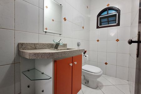 Casa para alugar com 253m², 4 quartos e 4 vagas Casa para alugar com 253m², 4 quartos e 4 vagasBanheiro de serviço