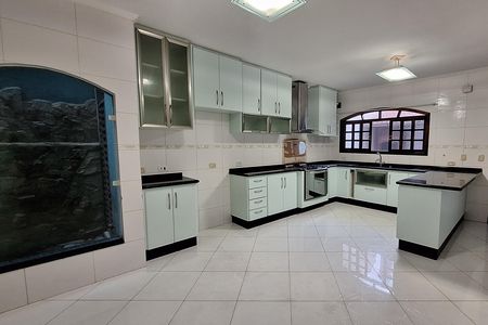 Casa para alugar com 253m², 4 quartos e 4 vagas Casa para alugar com 253m², 4 quartos e 4 vagasCozinha