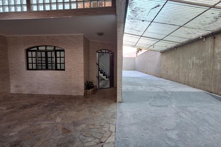 Casa para alugar com 253m², 4 quartos e 4 vagas Casa para alugar com 253m², 4 quartos e 4 vagasÁrea comum