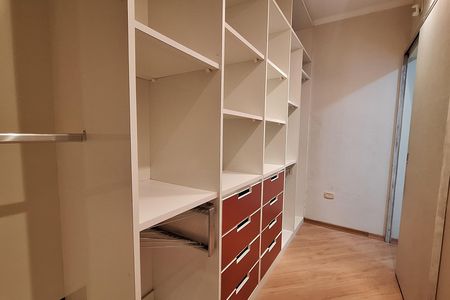 Casa para alugar com 253m², 4 quartos e 4 vagas Casa para alugar com 253m², 4 quartos e 4 vagasCloset