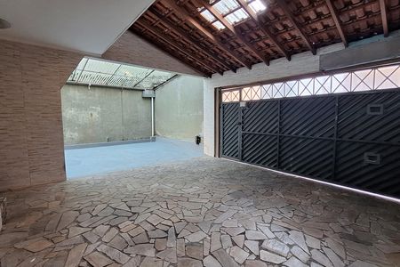 Casa para alugar com 253m², 4 quartos e 4 vagas Casa para alugar com 253m², 4 quartos e 4 vagasÁrea comum