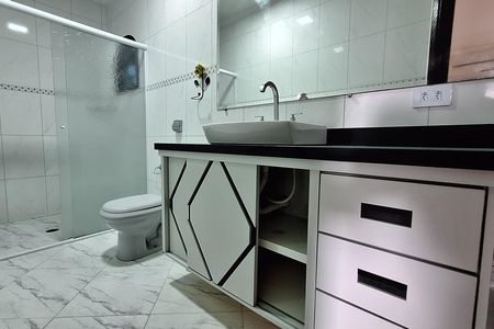 Casa para alugar com 253m², 4 quartos e 4 vagas Casa para alugar com 253m², 4 quartos e 4 vagasBanheiro da Suíte