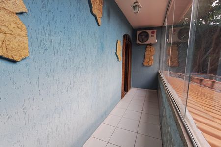Casa para alugar com 253m², 4 quartos e 4 vagas Casa para alugar com 253m², 4 quartos e 4 vagasSacada