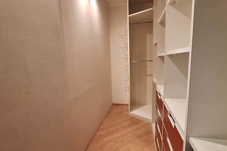 Casa para alugar com 253m², 4 quartos e 4 vagas Casa para alugar com 253m², 4 quartos e 4 vagasCloset