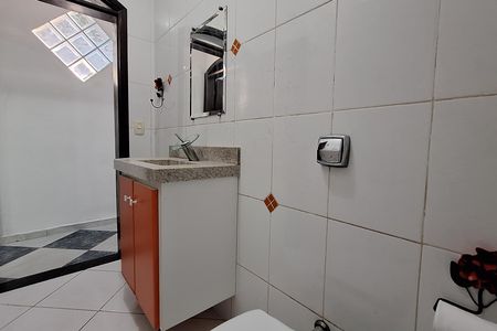 Casa para alugar com 253m², 4 quartos e 4 vagas Casa para alugar com 253m², 4 quartos e 4 vagasBanheiro de serviço