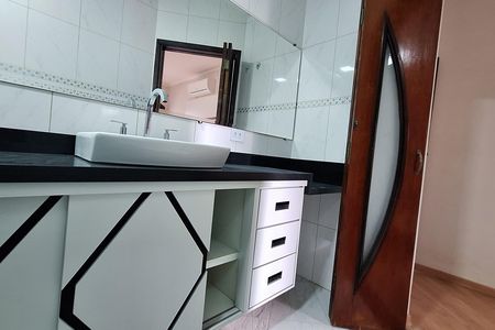 Casa para alugar com 253m², 4 quartos e 4 vagas Casa para alugar com 253m², 4 quartos e 4 vagasBanheiro da Suíte