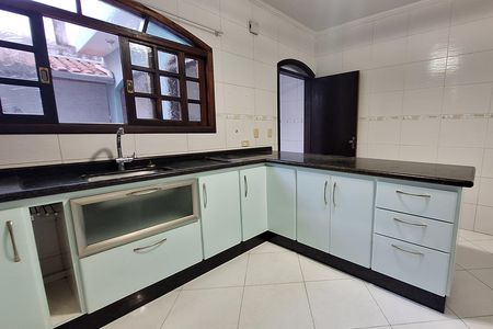 Casa para alugar com 253m², 4 quartos e 4 vagas Casa para alugar com 253m², 4 quartos e 4 vagasCozinha