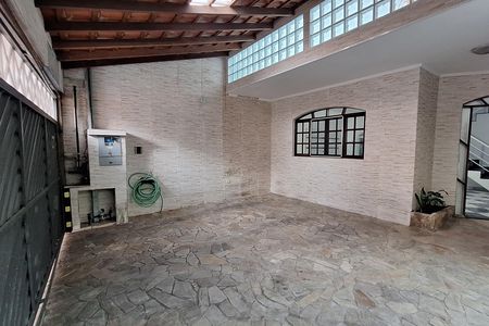 Casa para alugar com 253m², 4 quartos e 4 vagas Casa para alugar com 253m², 4 quartos e 4 vagasÁrea comum
