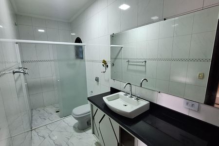 Casa para alugar com 253m², 4 quartos e 4 vagas Casa para alugar com 253m², 4 quartos e 4 vagasBanheiro da Suíte