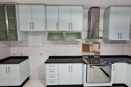 Casa para alugar com 253m², 4 quartos e 4 vagas Casa para alugar com 253m², 4 quartos e 4 vagasCozinha