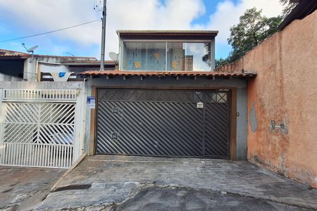 Casa para alugar com 253m², 4 quartos e 4 vagas Casa para alugar com 253m², 4 quartos e 4 vagasFachada