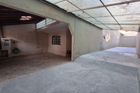 Casa para alugar com 253m², 4 quartos e 4 vagas Casa para alugar com 253m², 4 quartos e 4 vagasÁrea comum