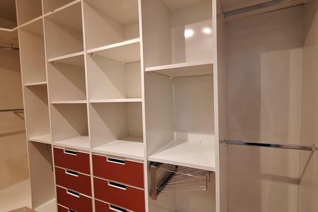 Casa para alugar com 253m², 4 quartos e 4 vagas Casa para alugar com 253m², 4 quartos e 4 vagasCloset