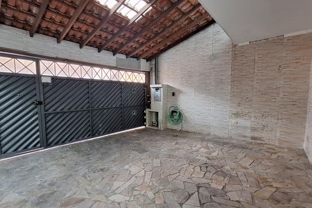 Casa para alugar com 253m², 4 quartos e 4 vagas Casa para alugar com 253m², 4 quartos e 4 vagasÁrea comum