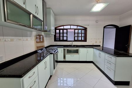Casa para alugar com 253m², 4 quartos e 4 vagas Casa para alugar com 253m², 4 quartos e 4 vagasCozinha