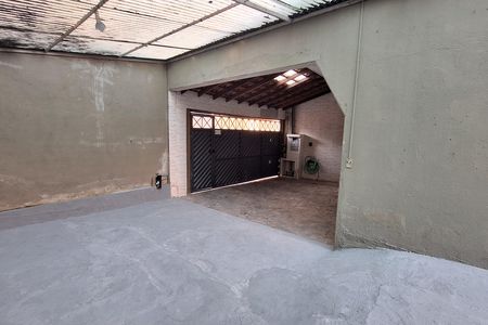 Casa para alugar com 253m², 4 quartos e 4 vagas Casa para alugar com 253m², 4 quartos e 4 vagasÁrea comum