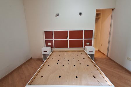 Casa para alugar com 253m², 4 quartos e 4 vagas Casa para alugar com 253m², 4 quartos e 4 vagasSuíte