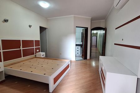 Casa para alugar com 253m², 4 quartos e 4 vagas Casa para alugar com 253m², 4 quartos e 4 vagasSuíte