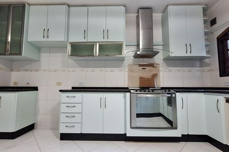 Casa para alugar com 253m², 4 quartos e 4 vagas Casa para alugar com 253m², 4 quartos e 4 vagasCozinha