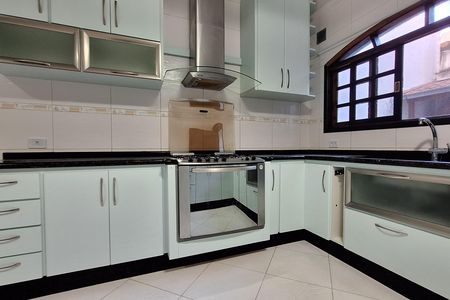 Casa para alugar com 253m², 4 quartos e 4 vagas Casa para alugar com 253m², 4 quartos e 4 vagasCozinha