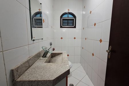 Casa para alugar com 253m², 4 quartos e 4 vagas Casa para alugar com 253m², 4 quartos e 4 vagasBanheiro de serviço