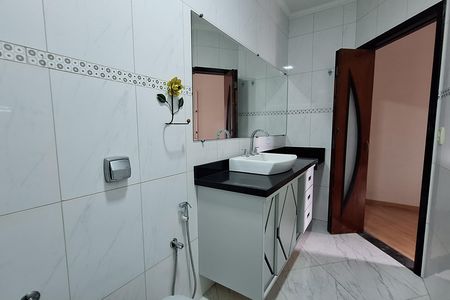 Casa para alugar com 253m², 4 quartos e 4 vagas Casa para alugar com 253m², 4 quartos e 4 vagasBanheiro da Suíte