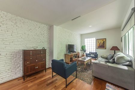 Casa à venda com 145m², 2 quartos e 2 vagas Casa à venda com 145m², 2 quartos e 2 vagasSala