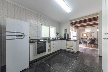 Casa à venda com 145m², 2 quartos e 2 vagas Casa à venda com 145m², 2 quartos e 2 vagasCozinha