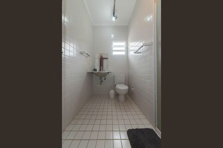 Casa à venda com 145m², 2 quartos e 2 vagas Casa à venda com 145m², 2 quartos e 2 vagasBanheiro da Suíte