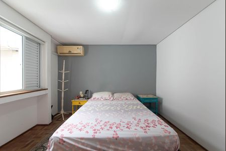 Casa à venda com 145m², 2 quartos e 2 vagas Casa à venda com 145m², 2 quartos e 2 vagasSuite