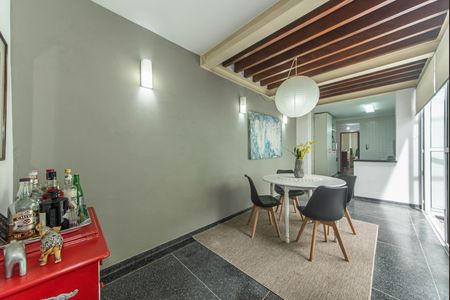 Casa à venda com 145m², 2 quartos e 2 vagas Casa à venda com 145m², 2 quartos e 2 vagasSala de Jantar
