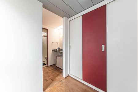 Casa à venda com 145m², 2 quartos e 2 vagas Casa à venda com 145m², 2 quartos e 2 vagasCorredor - Closet