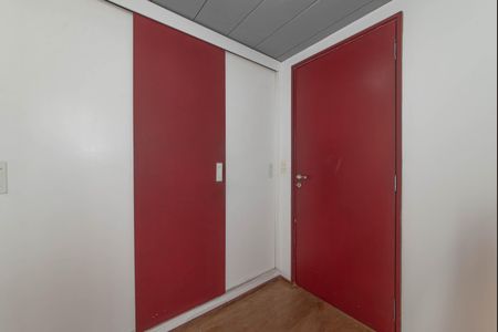 Casa à venda com 145m², 2 quartos e 2 vagas Casa à venda com 145m², 2 quartos e 2 vagasCorredor - Closet