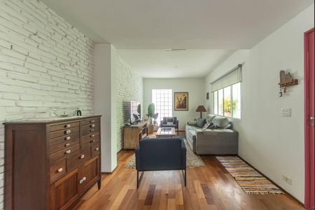 Casa à venda com 145m², 2 quartos e 2 vagas Casa à venda com 145m², 2 quartos e 2 vagasSala
