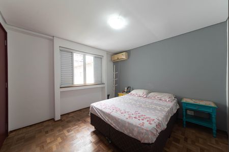 Casa à venda com 145m², 2 quartos e 2 vagas Casa à venda com 145m², 2 quartos e 2 vagasSuite