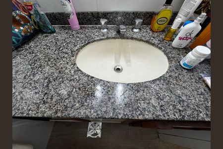 Apartamento para alugar com 70m², 2 quartos e 2 vagasBanheiro Social