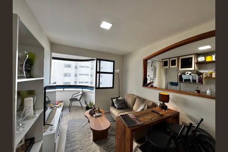 Sala de apartamento para alugar com 2 quartos, 70m² em Barra da Tijuca, Rio de Janeiro