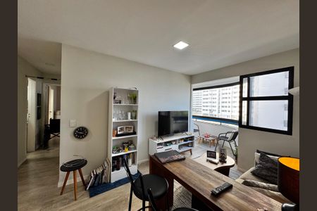 Sala de apartamento para alugar com 2 quartos, 70m² em Barra da Tijuca, Rio de Janeiro