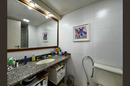 Apartamento para alugar com 70m², 2 quartos e 2 vagasBanheiro da Suíte