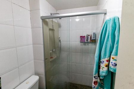 Apartamento à venda com 75m², 2 quartos e 2 vagas Apartamento à venda com 75m², 2 quartos e 2 vagasBanheiro Corredor