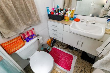 Apartamento à venda com 75m², 2 quartos e 2 vagas Apartamento à venda com 75m², 2 quartos e 2 vagasBanheiro da Suíte