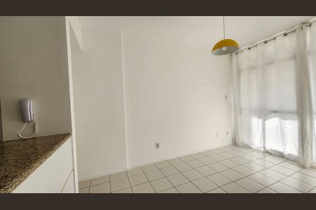 Sala de apartamento para alugar com 1 quarto, 55m² em Ondina, Salvador