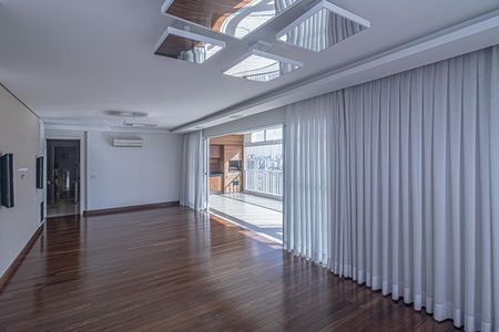 Apartamento à venda com 3 quartos, 256m² em Vila Gumercindo, São Paulo