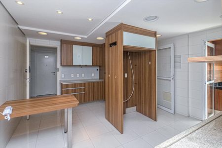 Cozinha de apartamento à venda com 3 quartos, 256m² em Vila Gumercindo, São Paulo