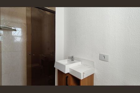 Banheiro social de apartamento à venda com 2 quartos, 58m² em Piqueri, São Paulo