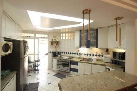 Casa à venda com 268m², 4 quartos e 4 vagasCozinha